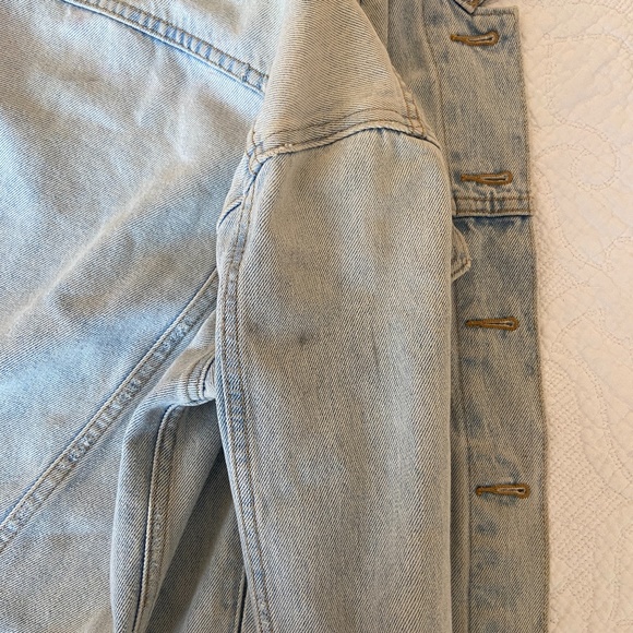 Levi Light Wash Jean Jacket - Picture 2 of 7
